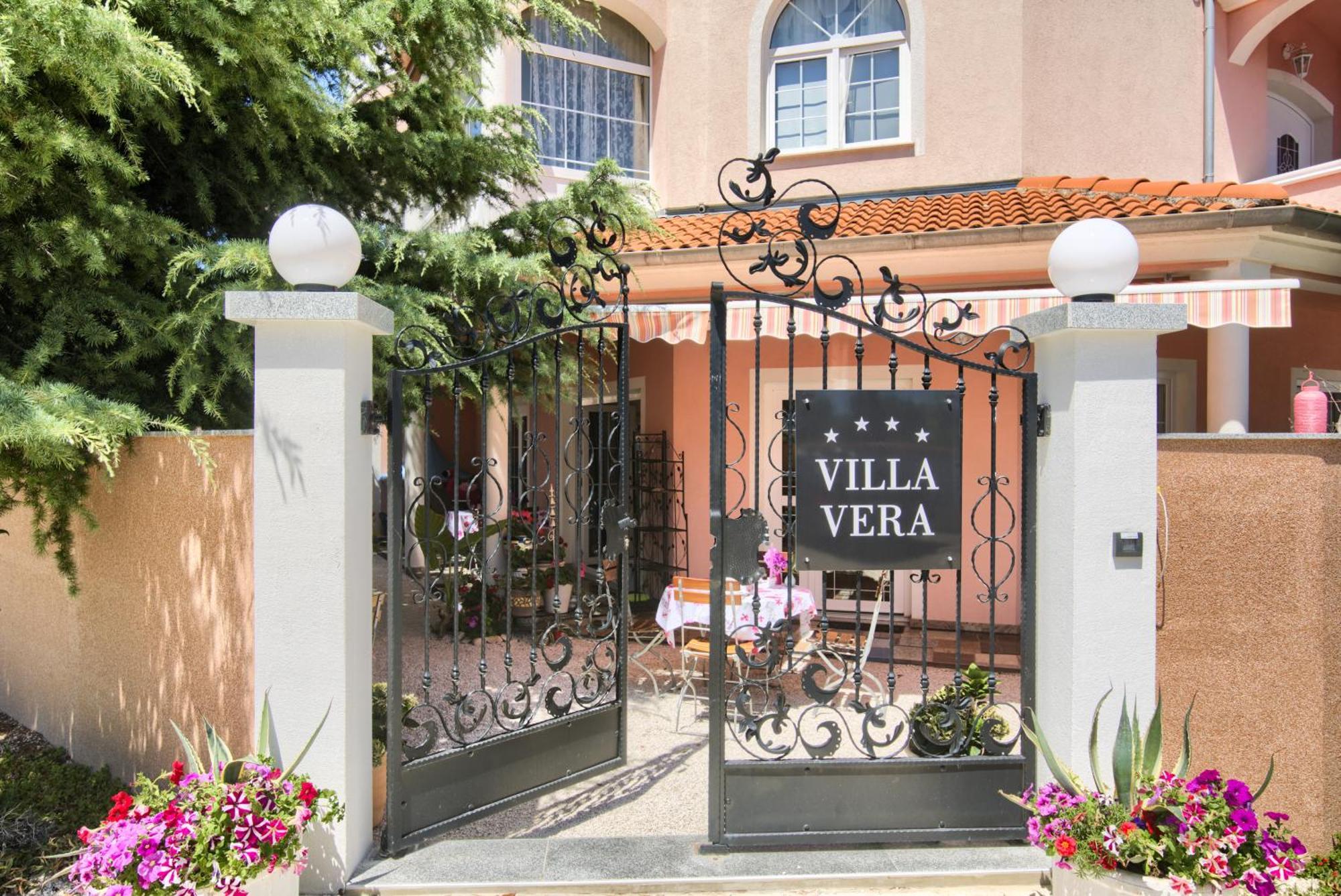 Hotel Villa Vera 2 Fažana Kültér fotó